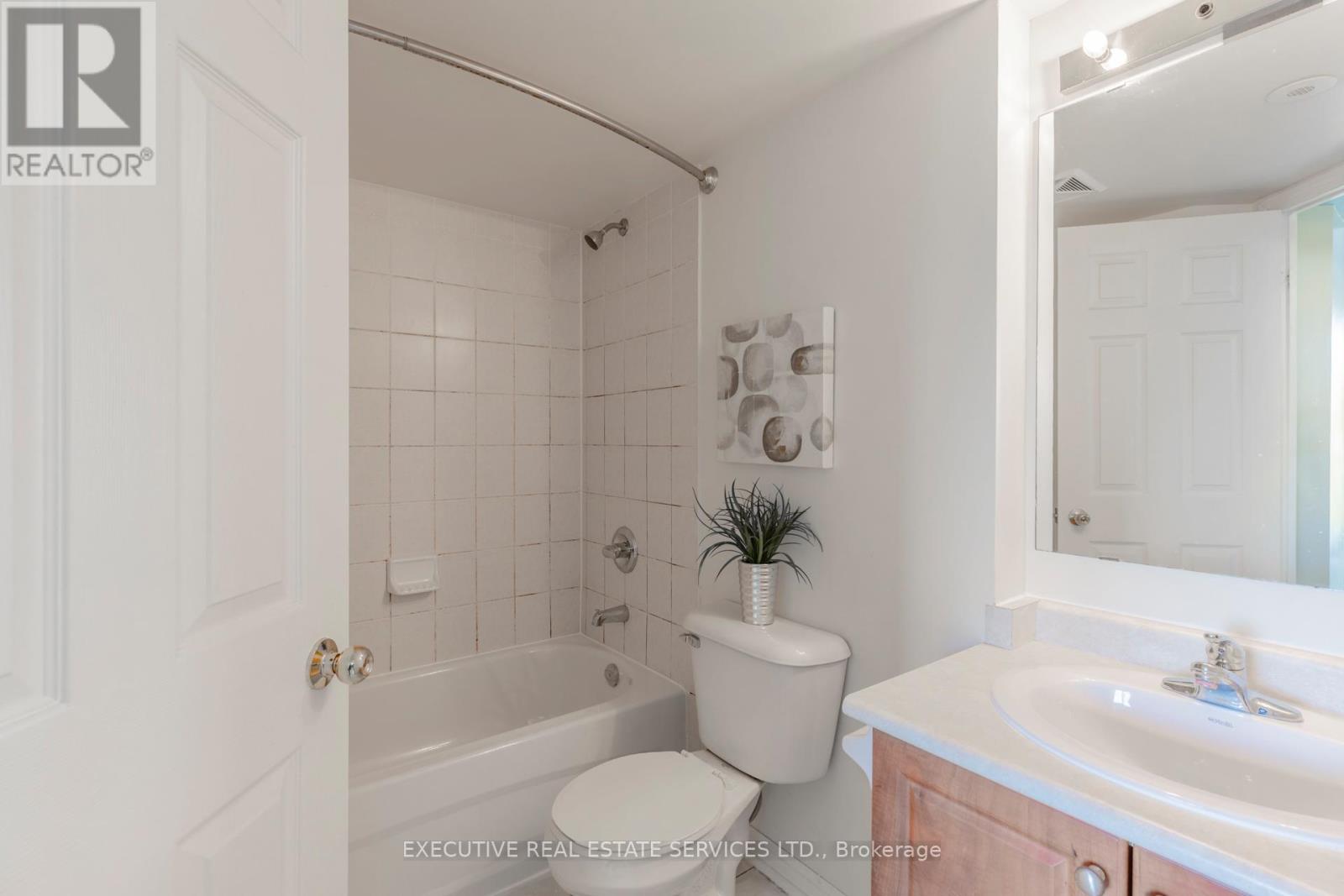 2101 - 3045 Finch Avenue W, Toronto, Ontario  M9M 0A5 - Photo 17 - W12490176