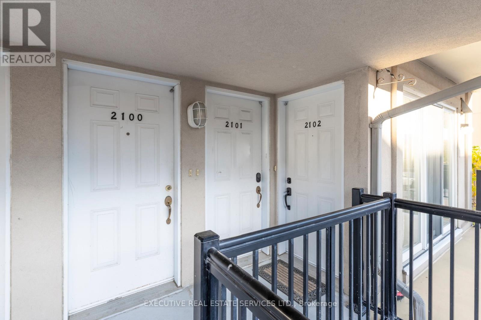 2101 - 3045 Finch Avenue W, Toronto, Ontario  M9M 0A5 - Photo 4 - W12490176