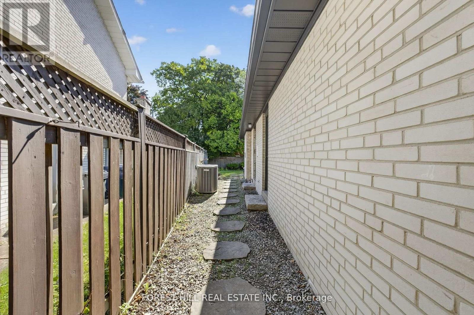 37 Cherry Post Crescent, Toronto, Ontario  M9C 2J9 - Photo 37 - W12490180