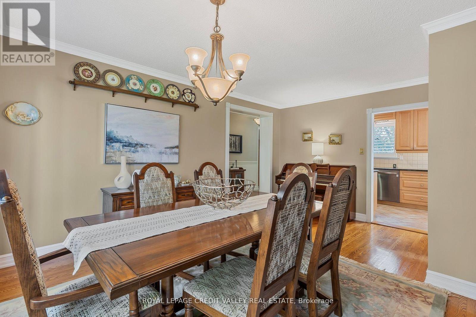 9 Norval Crescent, Brampton, Ontario  L6W 1J1 - Photo 7 - W12490194