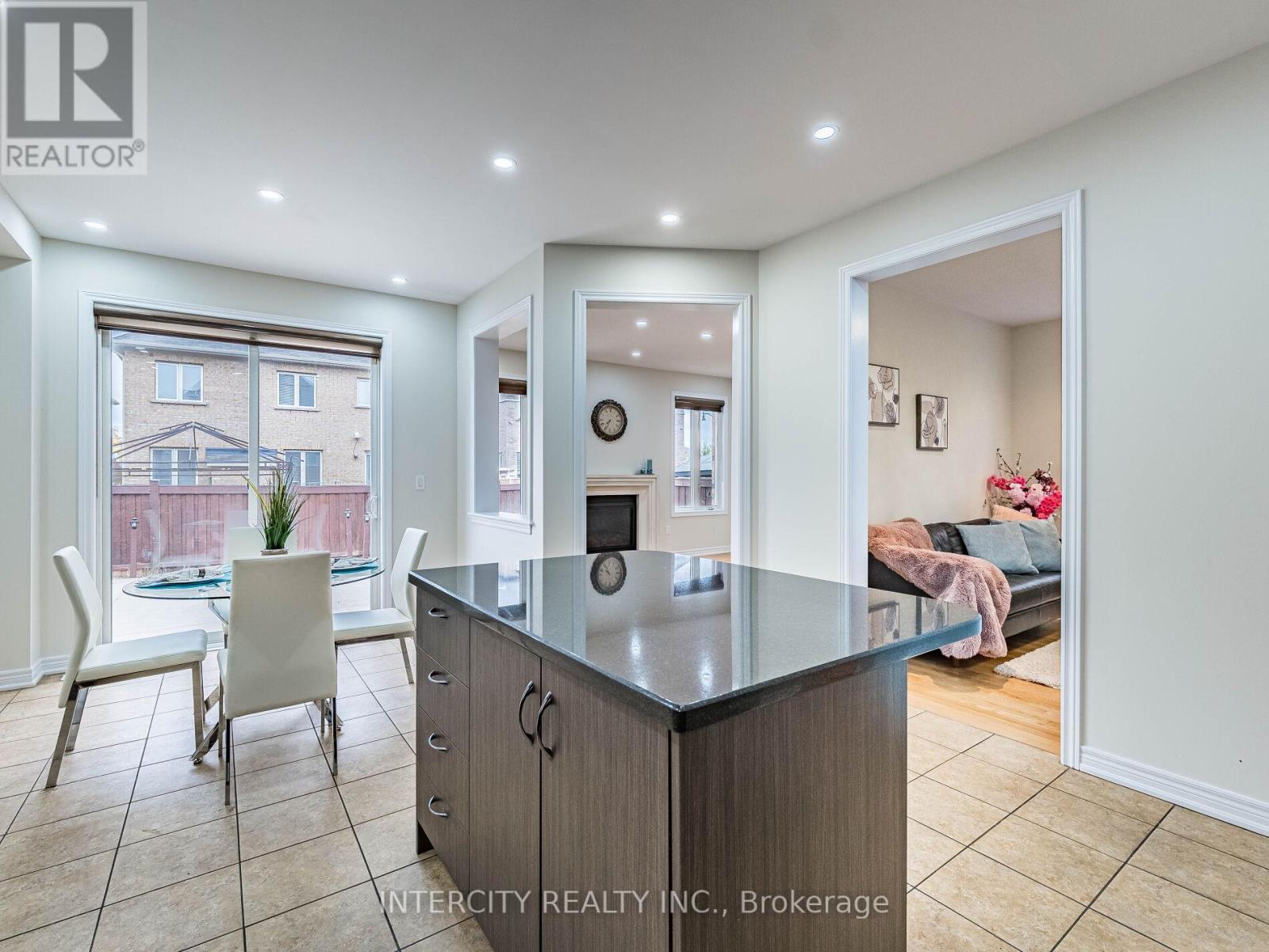 27 Exton Road, Brampton, Ontario  L6X 5M8 - Photo 14 - W12490208