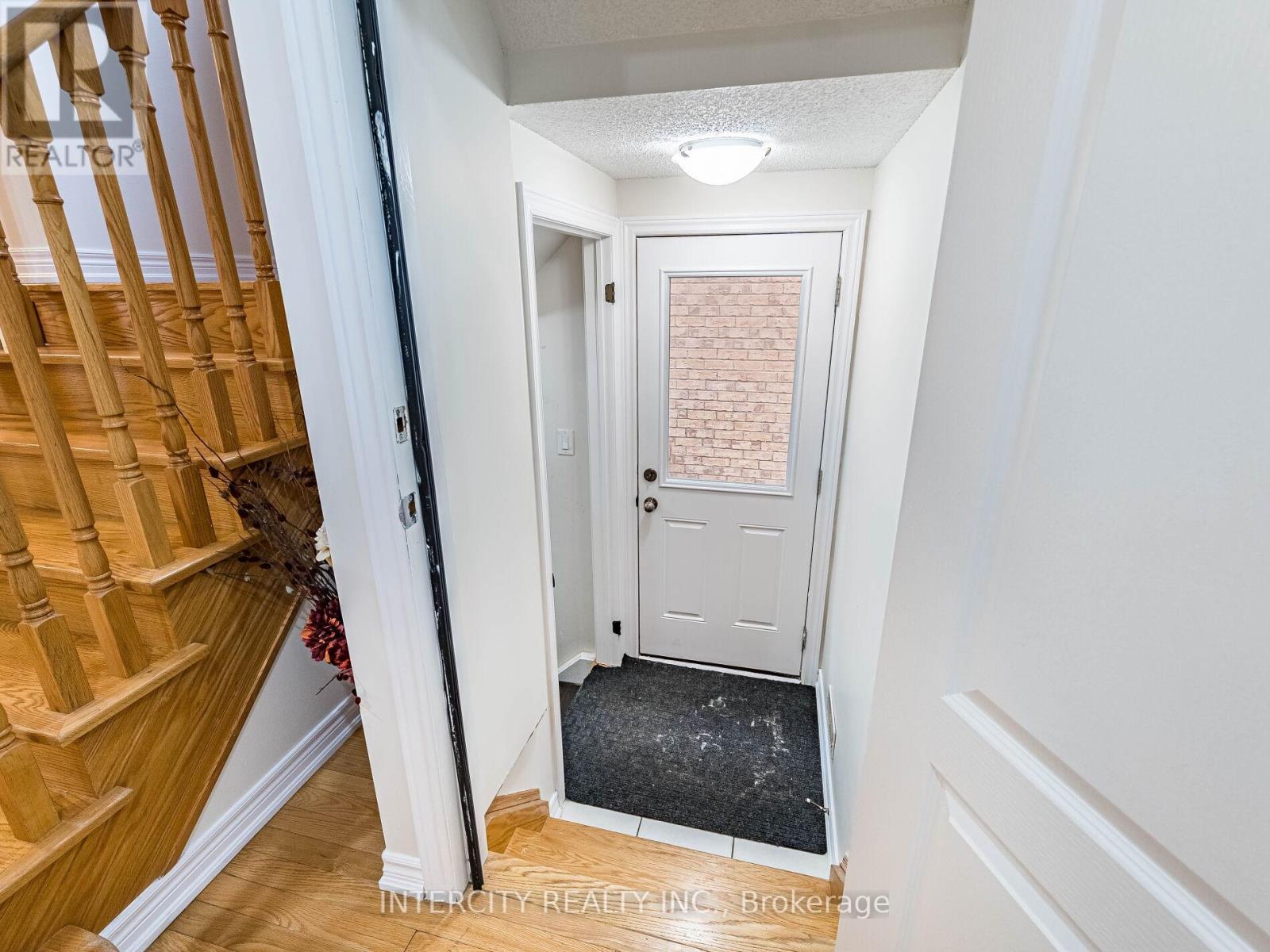 27 Exton Road, Brampton, Ontario  L6X 5M8 - Photo 34 - W12490208