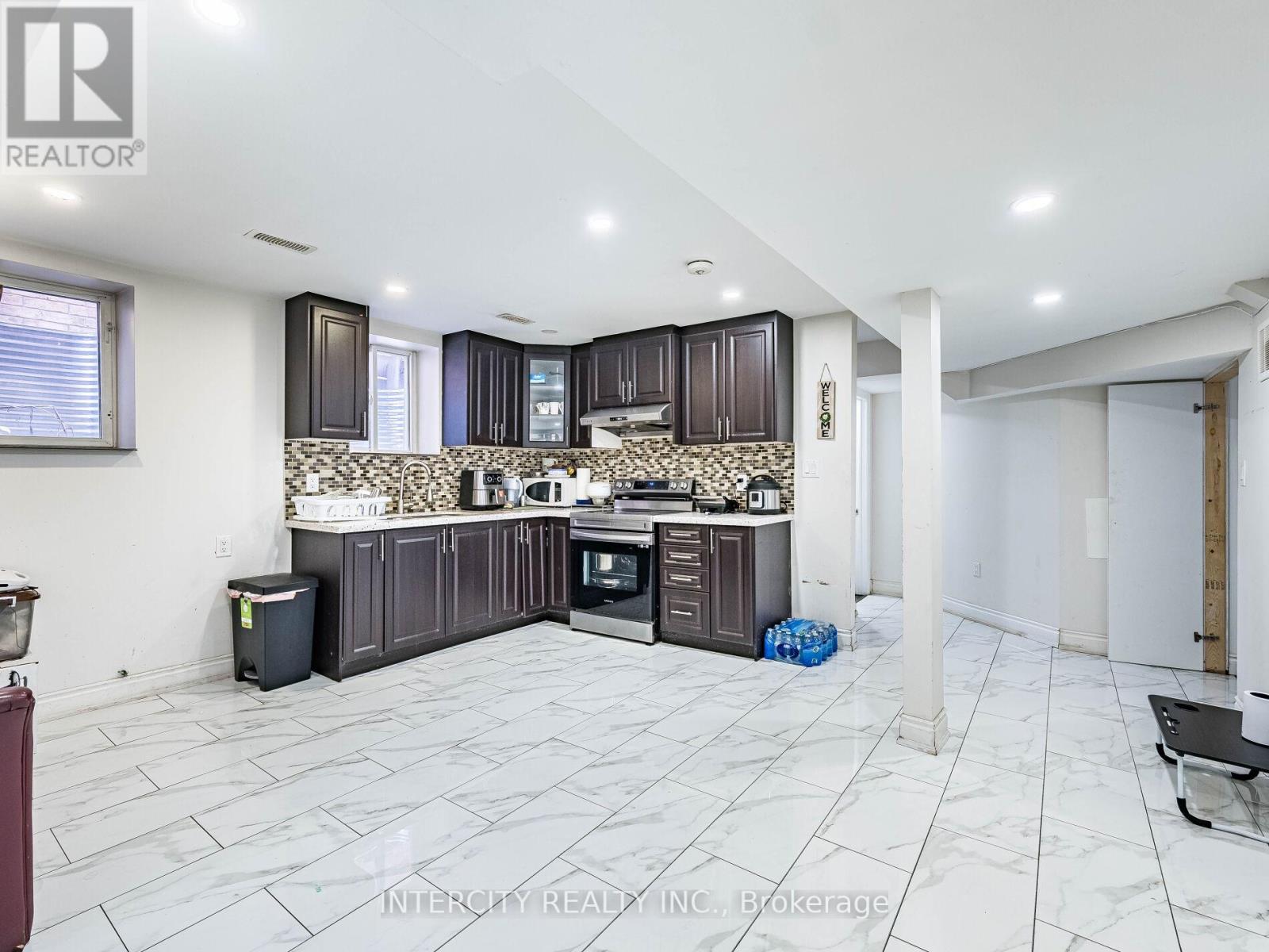 27 Exton Road, Brampton, Ontario  L6X 5M8 - Photo 37 - W12490208