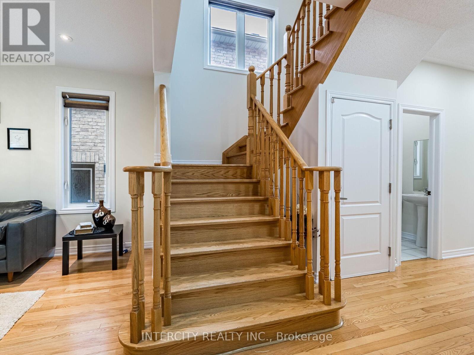 27 Exton Road, Brampton, Ontario  L6X 5M8 - Photo 6 - W12490208