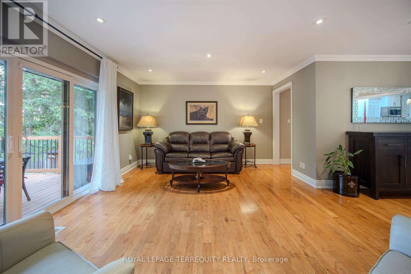 92 Saskatoon Drive, Toronto, Ontario  M9P 2G4 - Photo 15 - W12490210