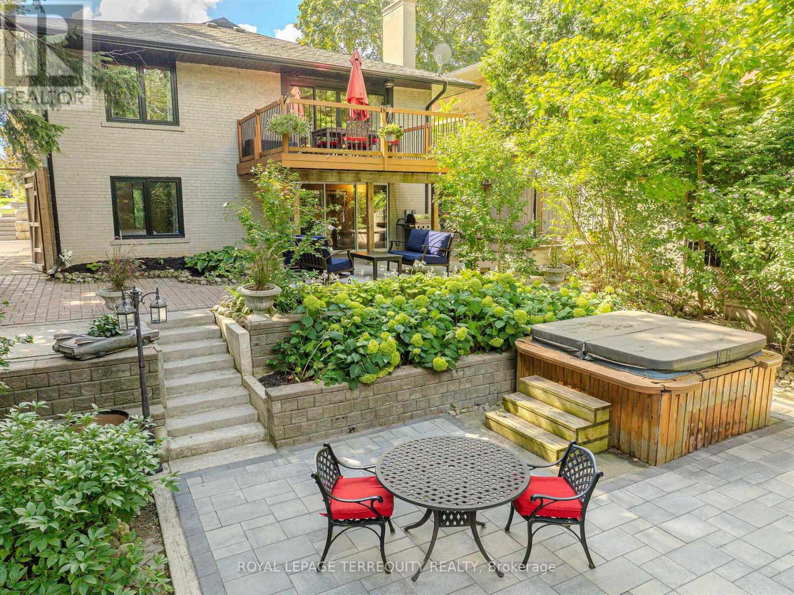 92 Saskatoon Drive, Toronto, Ontario  M9P 2G4 - Photo 38 - W12490210