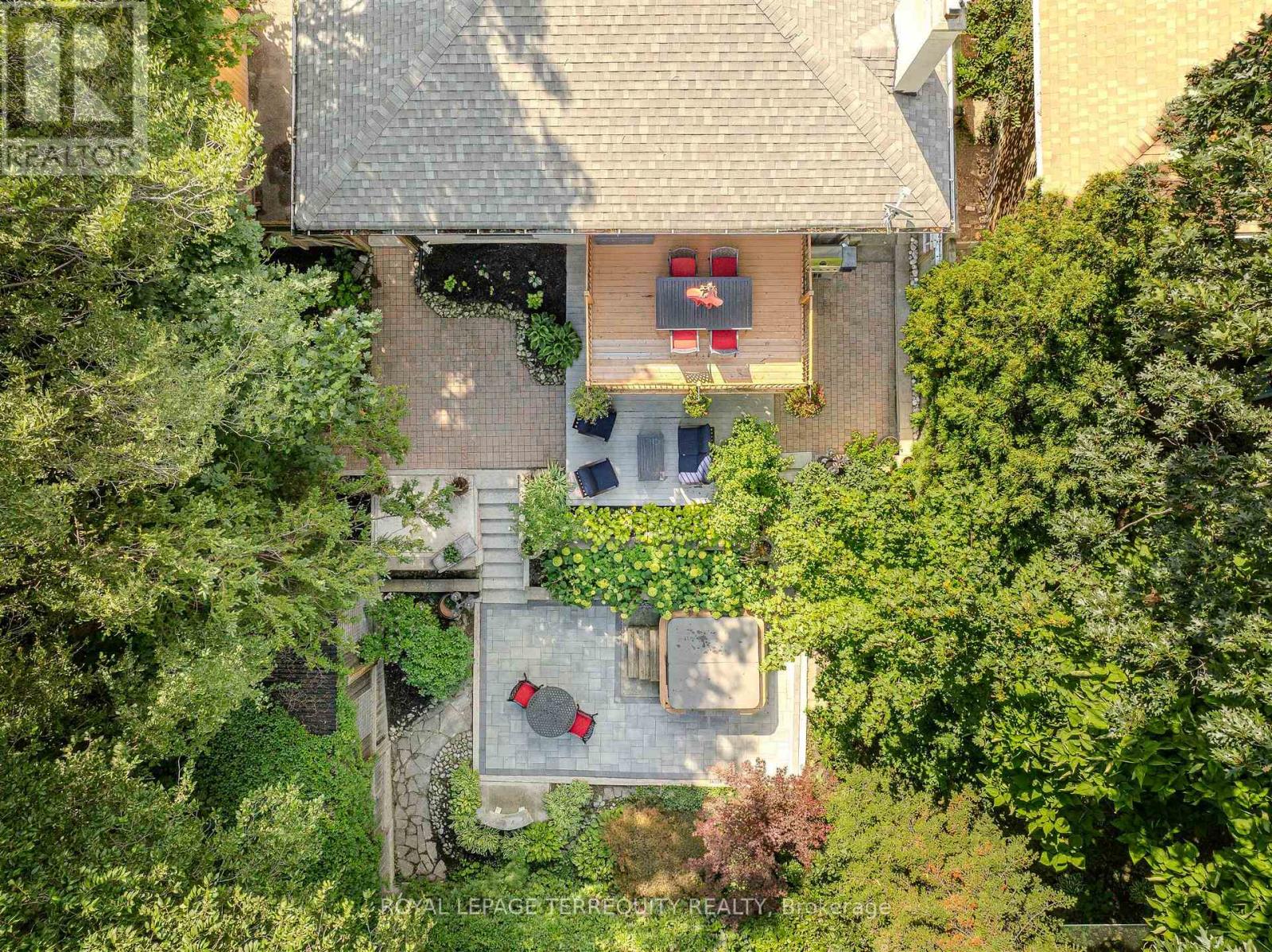 92 Saskatoon Drive, Toronto, Ontario  M9P 2G4 - Photo 45 - W12490210