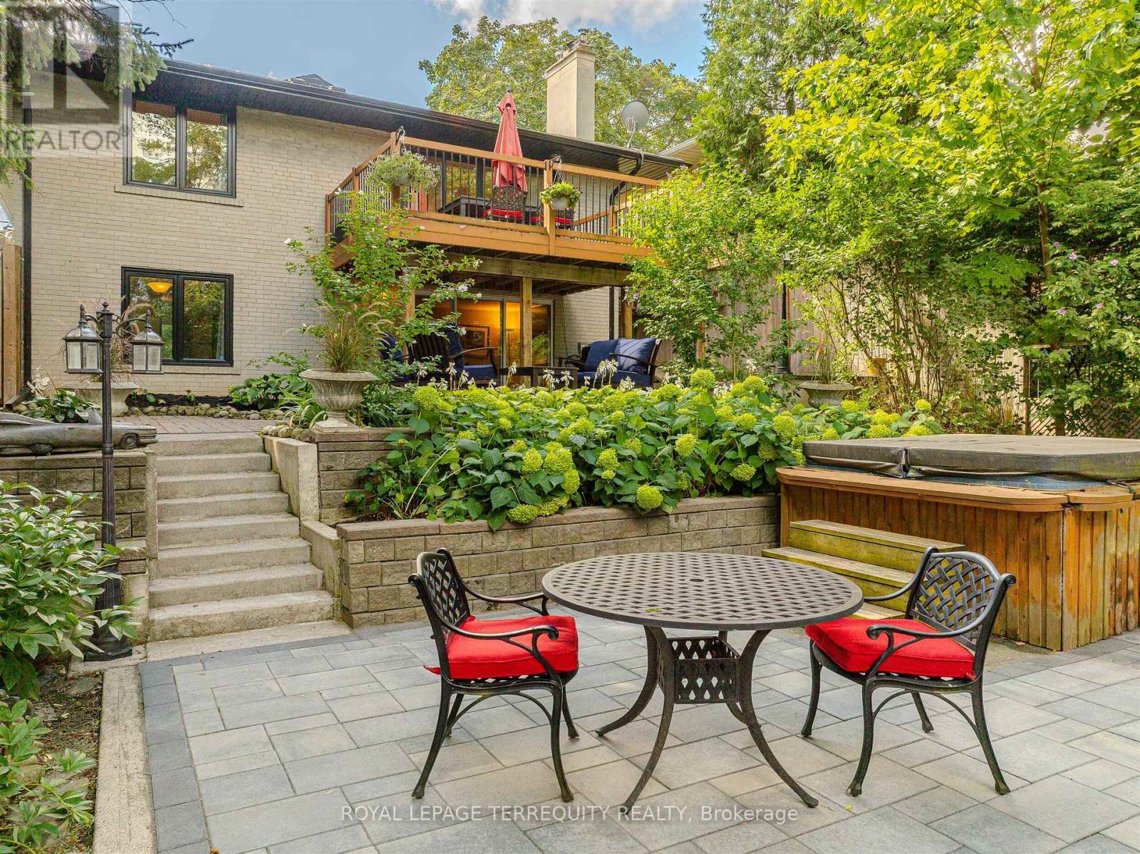 92 Saskatoon Drive, Toronto, Ontario  M9P 2G4 - Photo 47 - W12490210