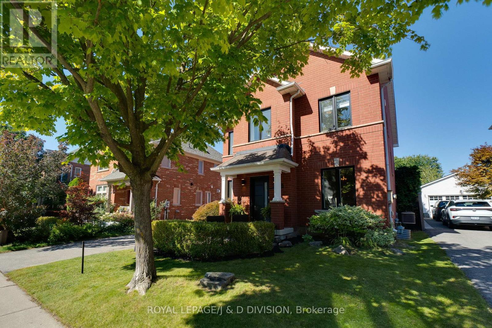 2448 Capilano Crescent, Oakville, Ontario  L6H 6L3 - Photo 4 - W12490230