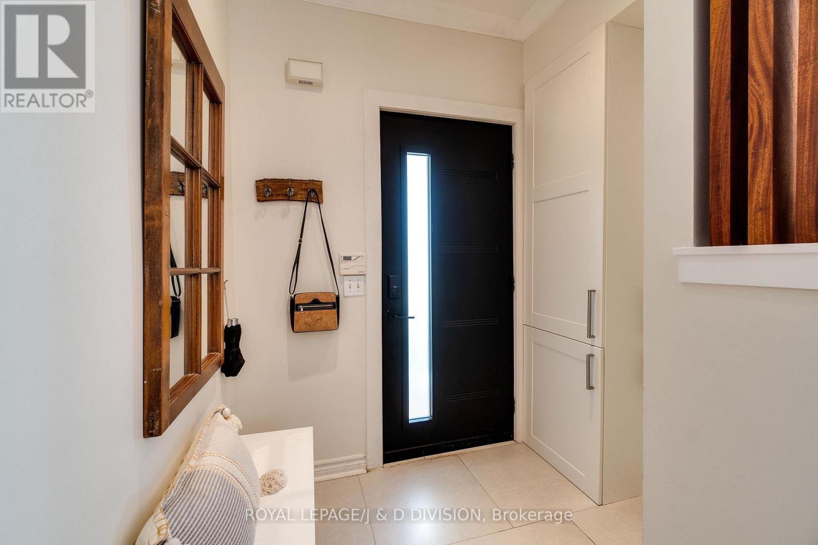 2448 Capilano Crescent, Oakville, Ontario  L6H 6L3 - Photo 5 - W12490230