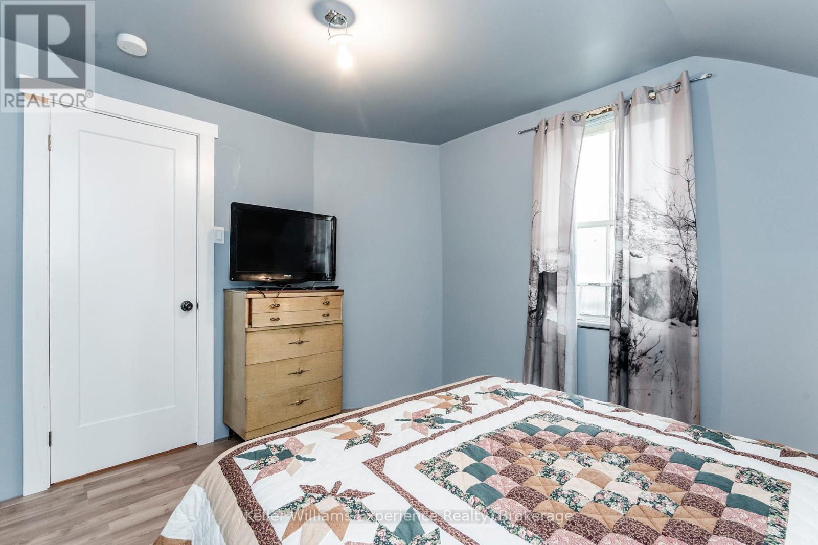 227 Fox Street, Penetanguishene, Ontario  L9M 1E7 - Photo 18 - S12490288