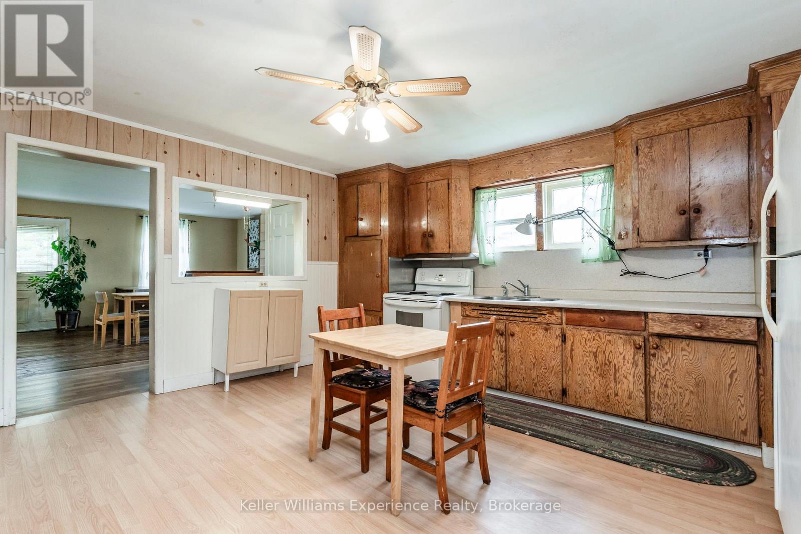 227 Fox Street, Penetanguishene, Ontario  L9M 1E7 - Photo 5 - S12490288