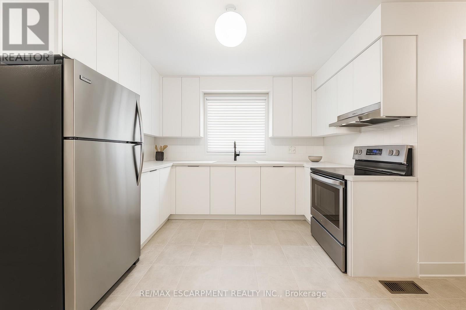 646 Alder Street W, Haldimand, Ontario  N1A 1S5 - Photo 9 - X12490078