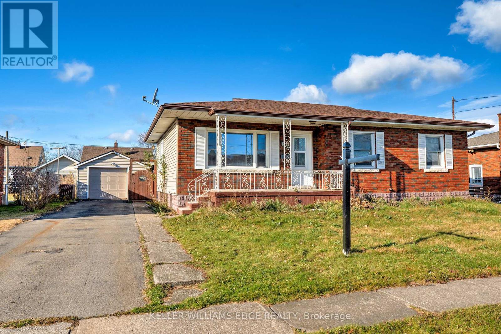 662 Harriet Street, Welland, Ontario  L3B 2J3 - Photo 2 - X12490136