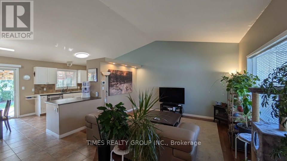 2311 Mt Baker Crescent, Cranbrook, British Columbia  V1C 6M1 - Photo 10 - X12490178