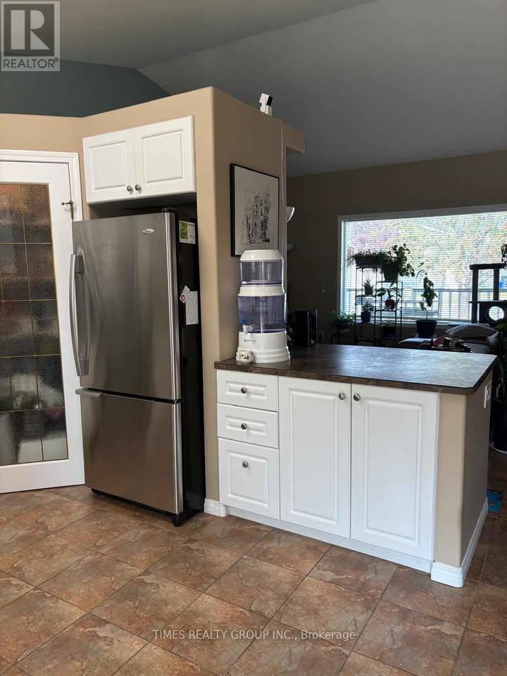 2311 Mt Baker Crescent, Cranbrook, British Columbia  V1C 6M1 - Photo 12 - X12490178