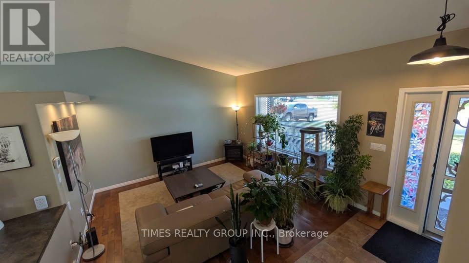 2311 Mt Baker Crescent, Cranbrook, British Columbia  V1C 6M1 - Photo 9 - X12490178