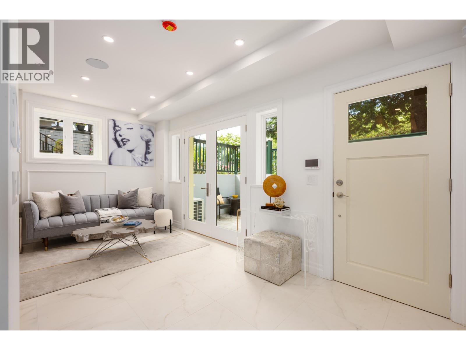 2016 W 15th Avenue, Vancouver, British Columbia  V7V 3P3 - Photo 2 - R3062887