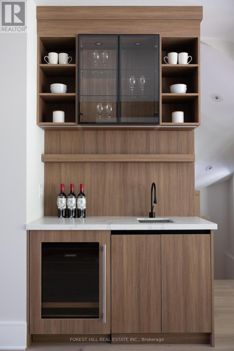 52 Roxborough Drive, Toronto, Ontario  M4W 1X1 - Photo 11 - C12441531