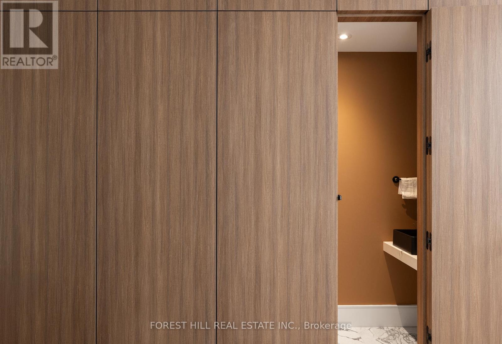 52 Roxborough Drive, Toronto, Ontario  M4W 1X1 - Photo 21 - C12441531