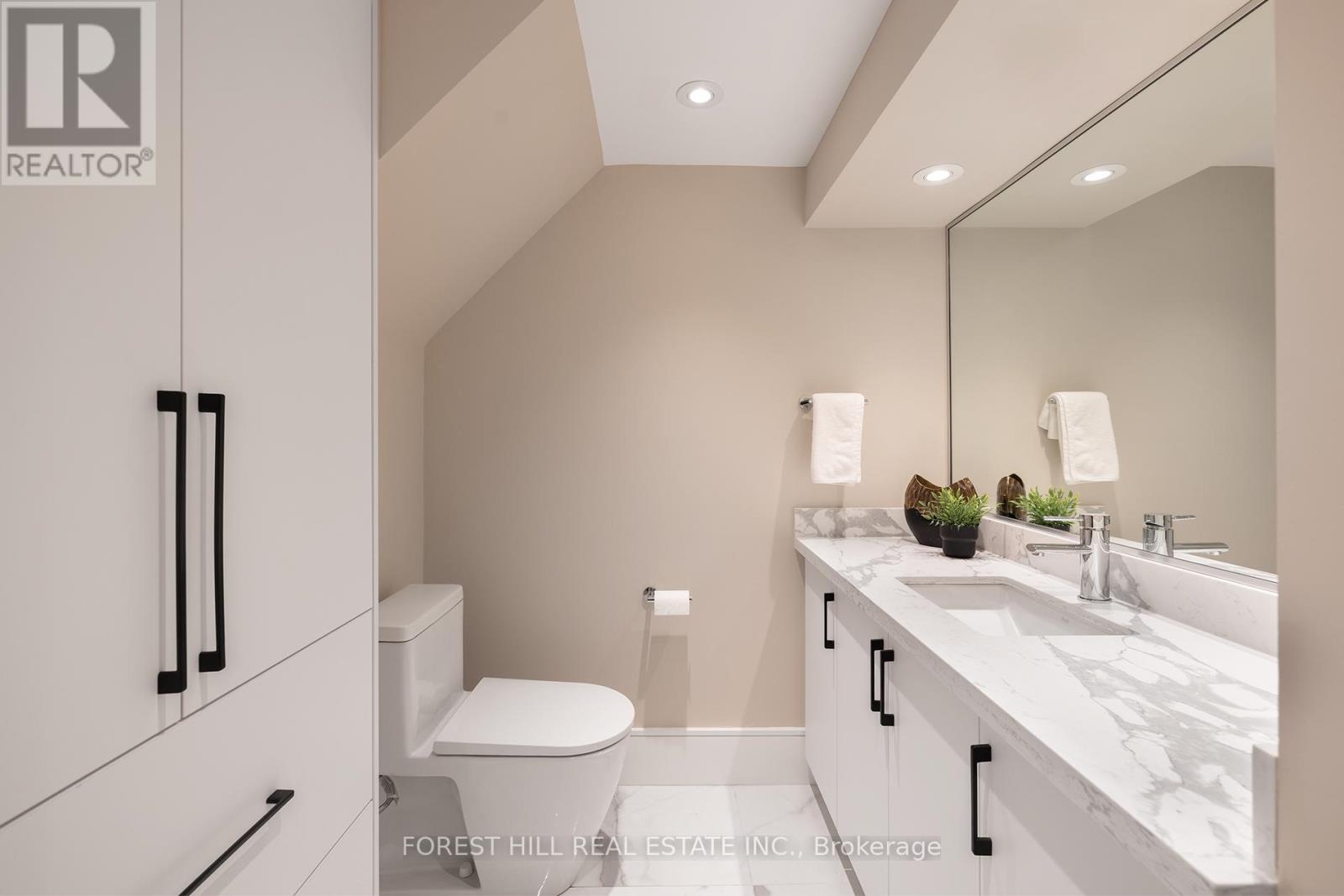 52 Roxborough Drive, Toronto, Ontario  M4W 1X1 - Photo 35 - C12441531