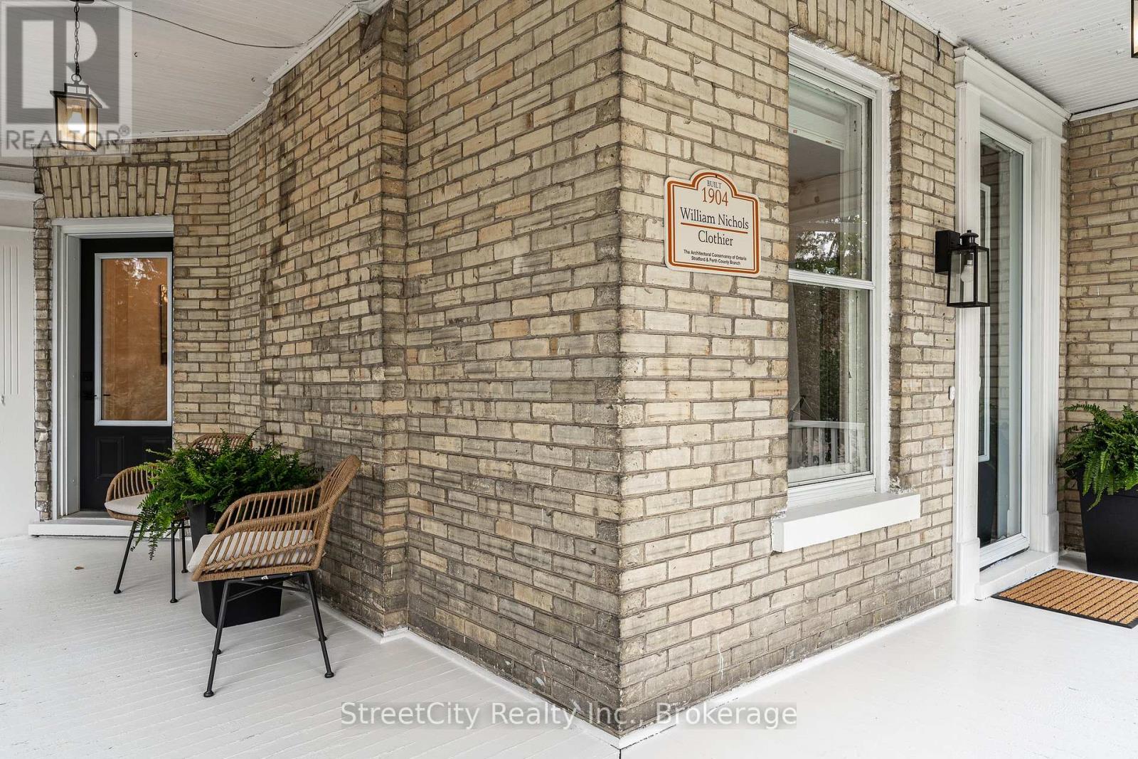 18 Waterloo Street N, Stratford, Ontario  N5A 5H5 - Photo 3 - X12490322