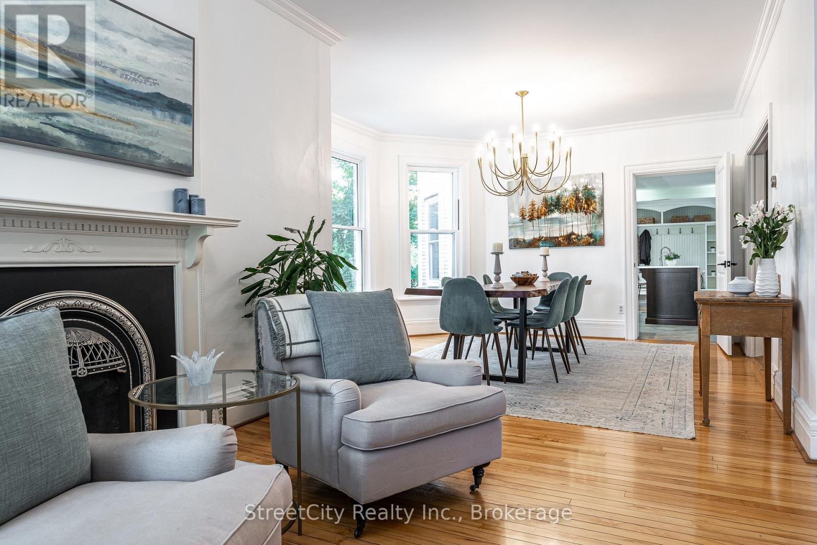 18 Waterloo Street N, Stratford, Ontario  N5A 5H5 - Photo 4 - X12490322