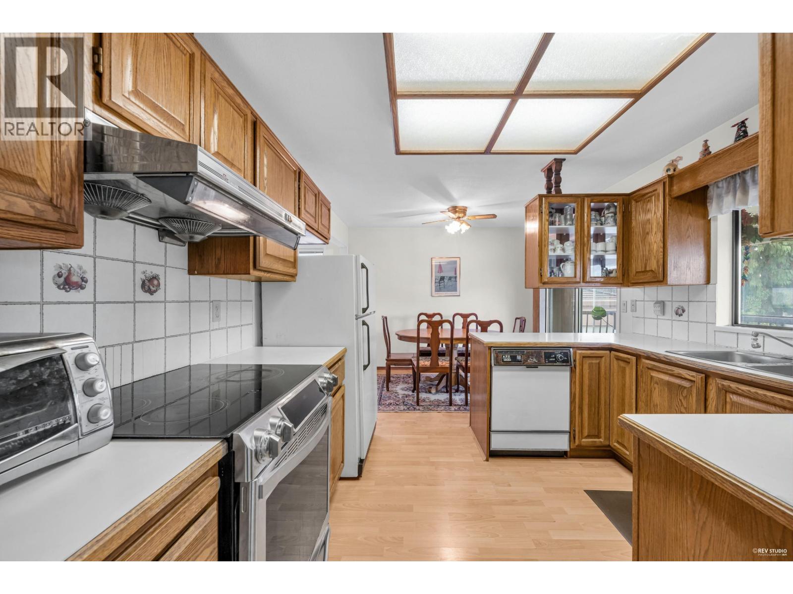 6760 Lakeview Avenue, Burnaby, British Columbia  V5E 2P4 - Photo 9 - R3063243