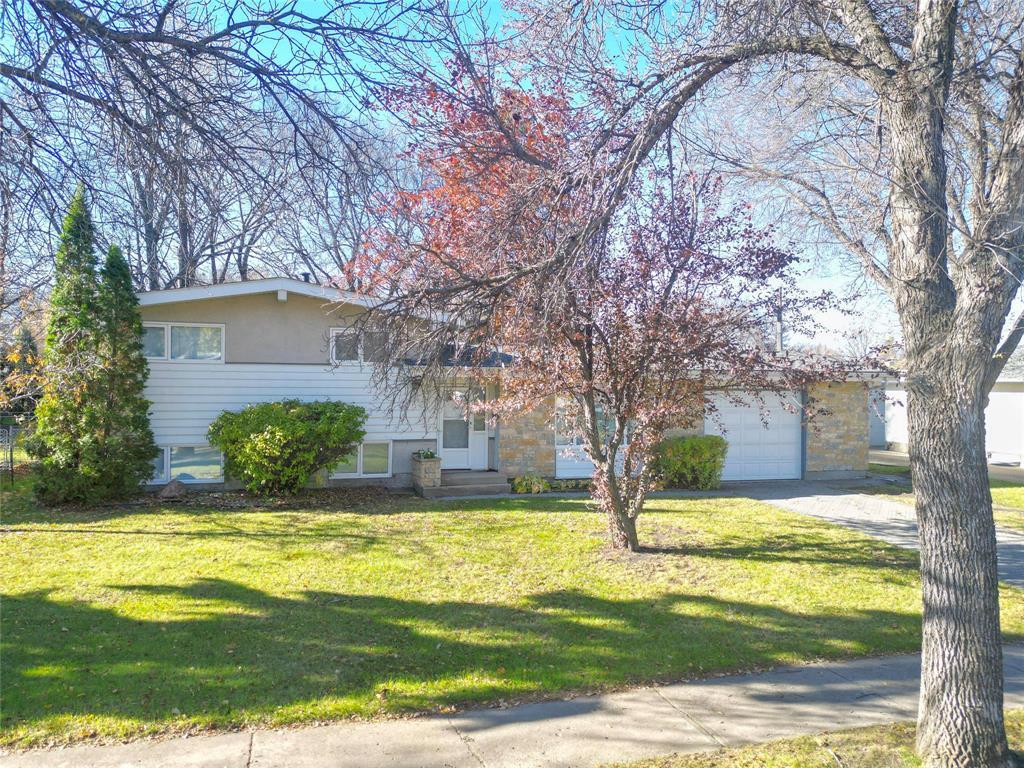 24 ASHGROVE Boulevard, Brandon, Manitoba