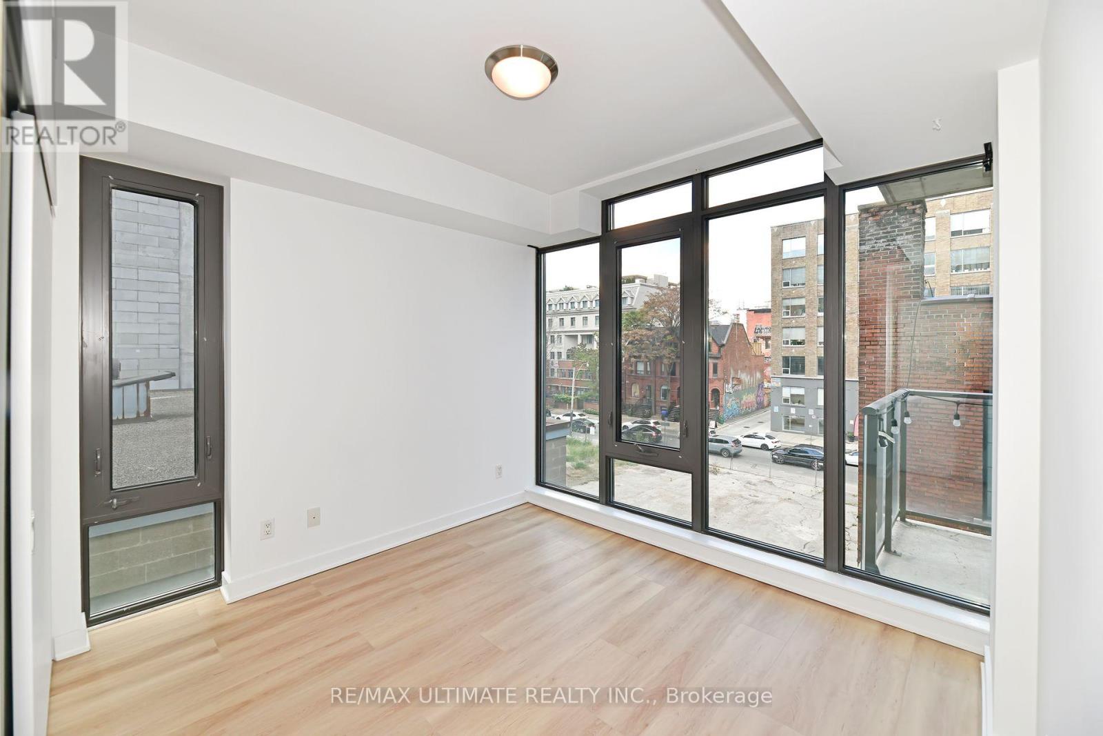 # 405 - 32 Camden Street, Toronto, Ontario  M5V 1G4 - Photo 11 - C12490080