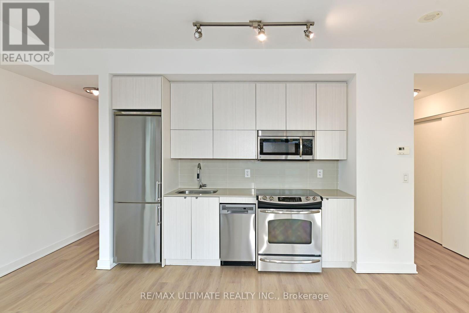 # 405 - 32 Camden Street, Toronto, Ontario  M5V 1G4 - Photo 7 - C12490080