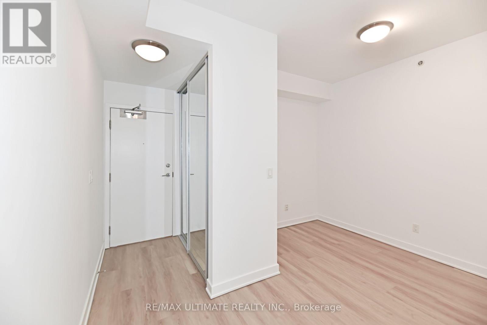 # 405 - 32 Camden Street, Toronto, Ontario  M5V 1G4 - Photo 4 - C12490080