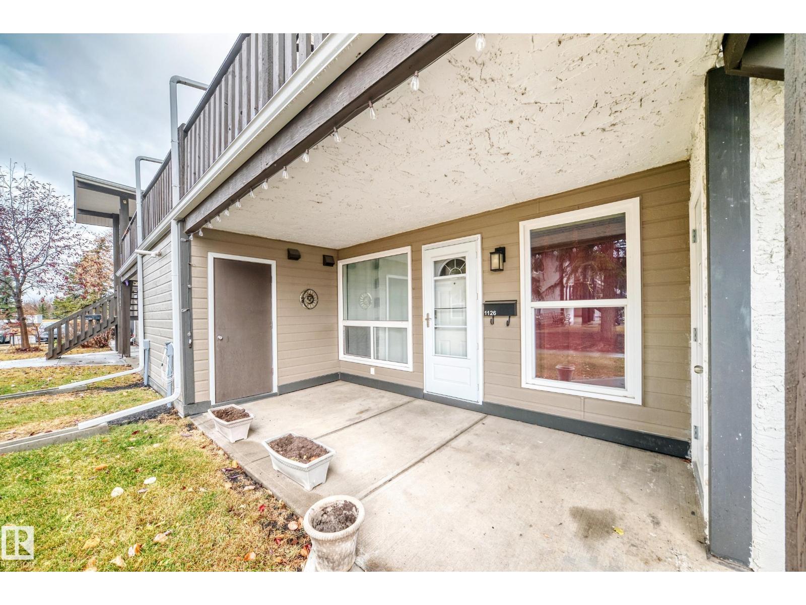 1126 Saddleback Rd Nw, Edmonton, Alberta  T6J 4Z4 - Photo 2 - E4463988