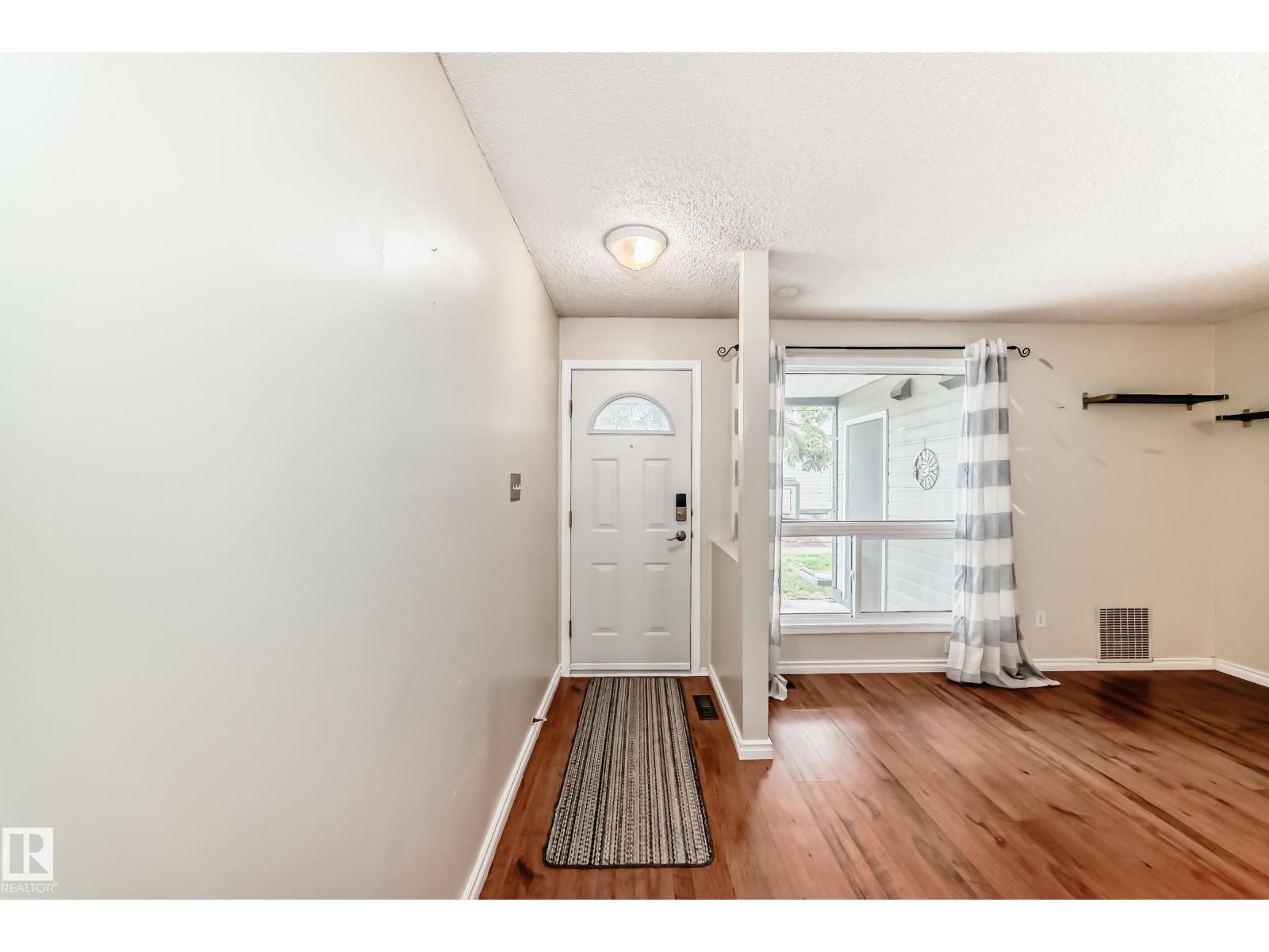 1126 Saddleback Rd Nw, Edmonton, Alberta  T6J 4Z4 - Photo 3 - E4463988