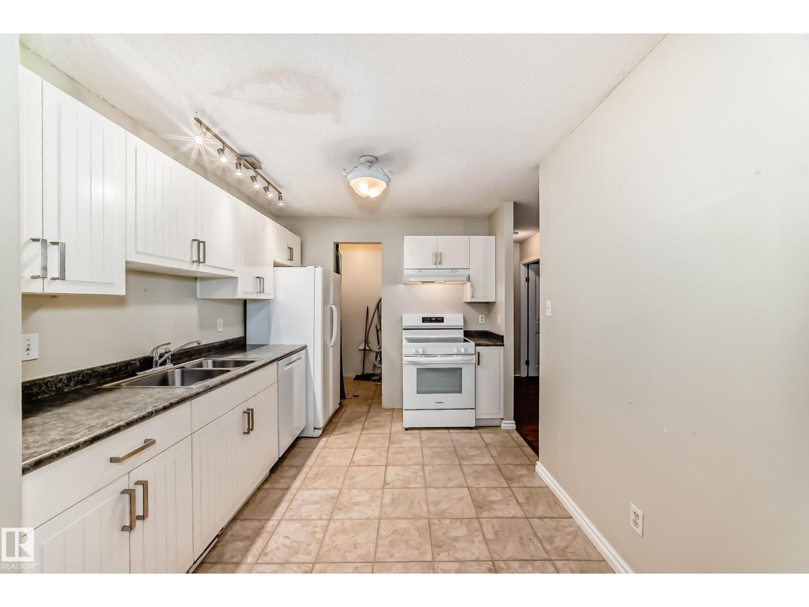 1126 Saddleback Rd Nw, Edmonton, Alberta  T6J 4Z4 - Photo 5 - E4463988