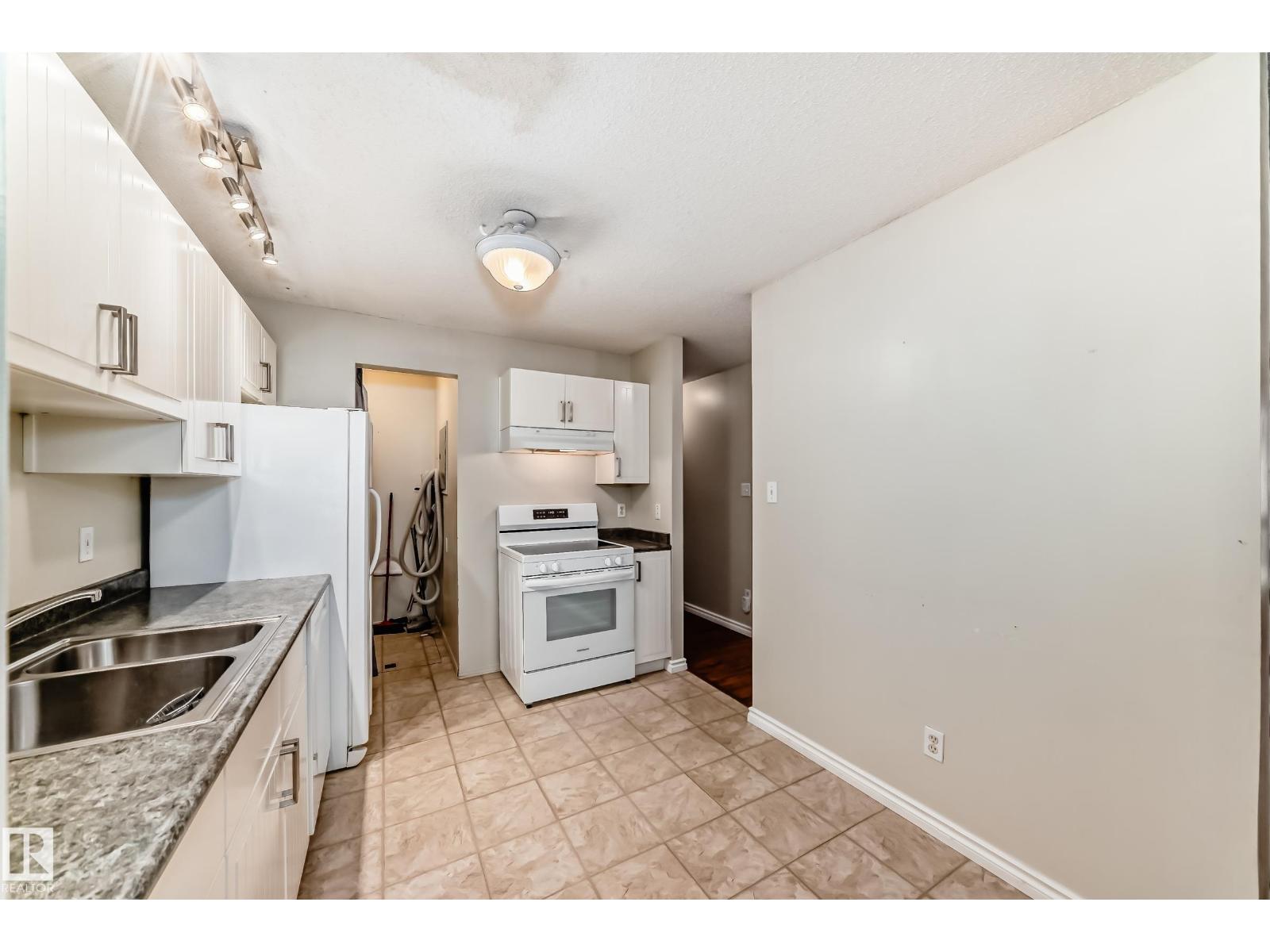 1126 Saddleback Rd Nw, Edmonton, Alberta  T6J 4Z4 - Photo 6 - E4463988