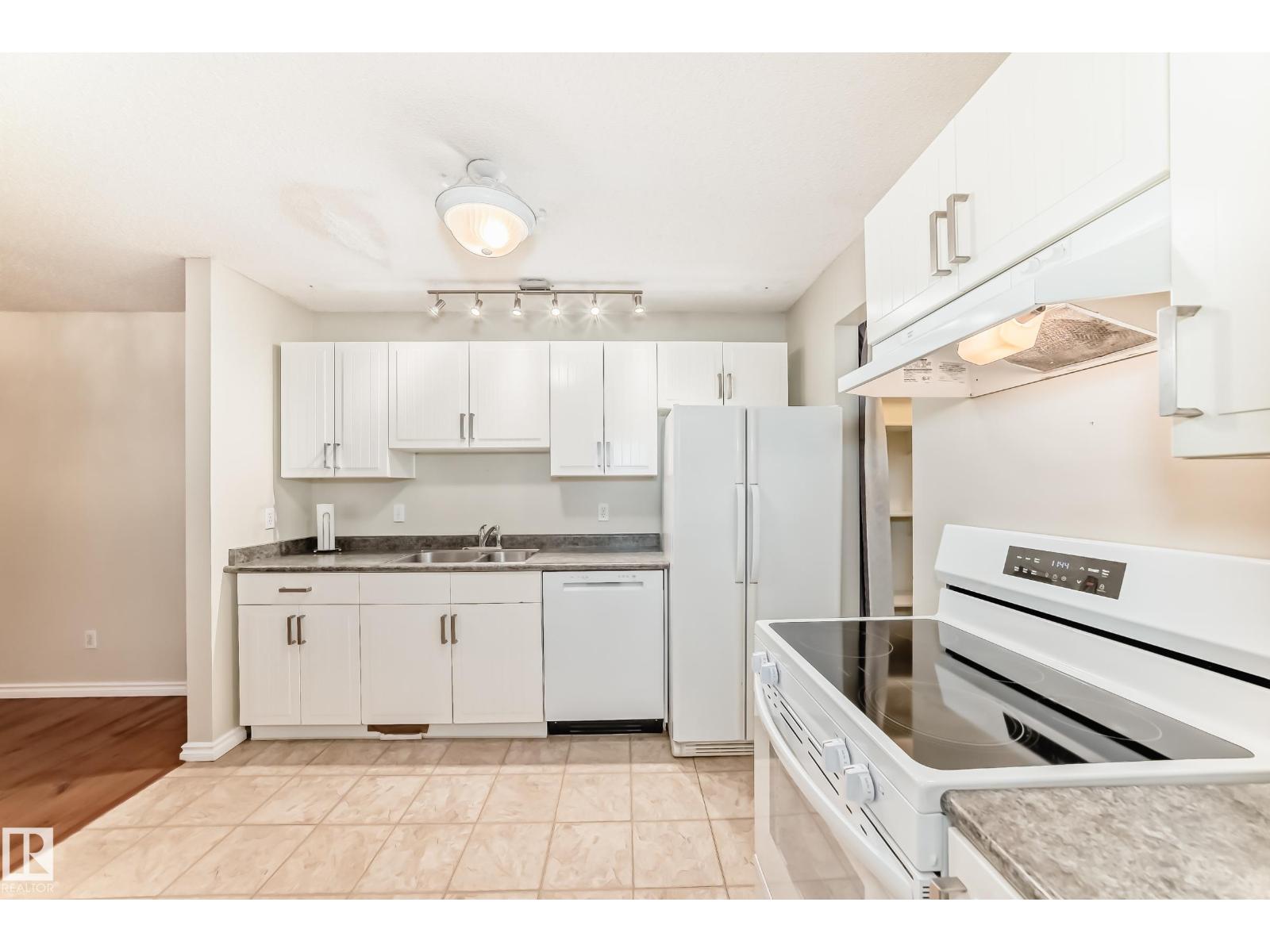 1126 Saddleback Rd Nw, Edmonton, Alberta  T6J 4Z4 - Photo 8 - E4463988