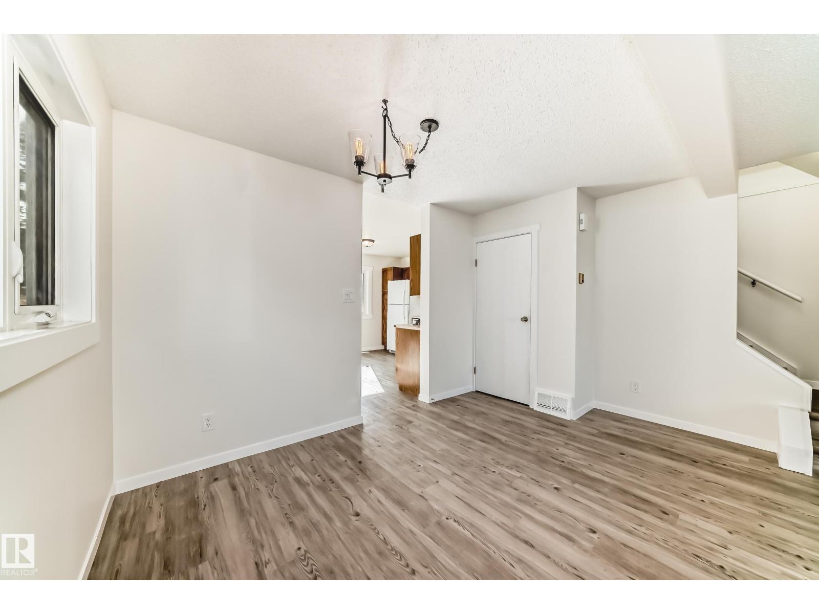 2017 108 St Nw, Edmonton, Alberta  T6J 5V4 - Photo 10 - E4463989