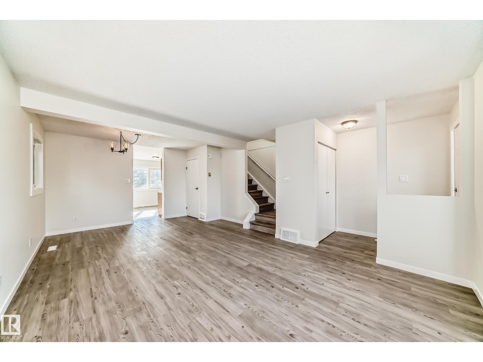 2017 108 St Nw, Edmonton, Alberta  T6J 5V4 - Photo 15 - E4463989