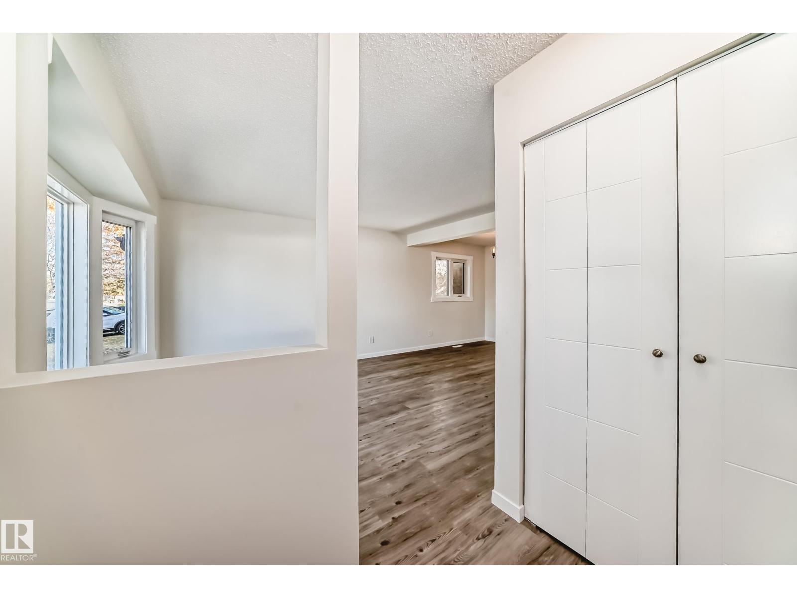 2017 108 St Nw, Edmonton, Alberta  T6J 5V4 - Photo 3 - E4463989