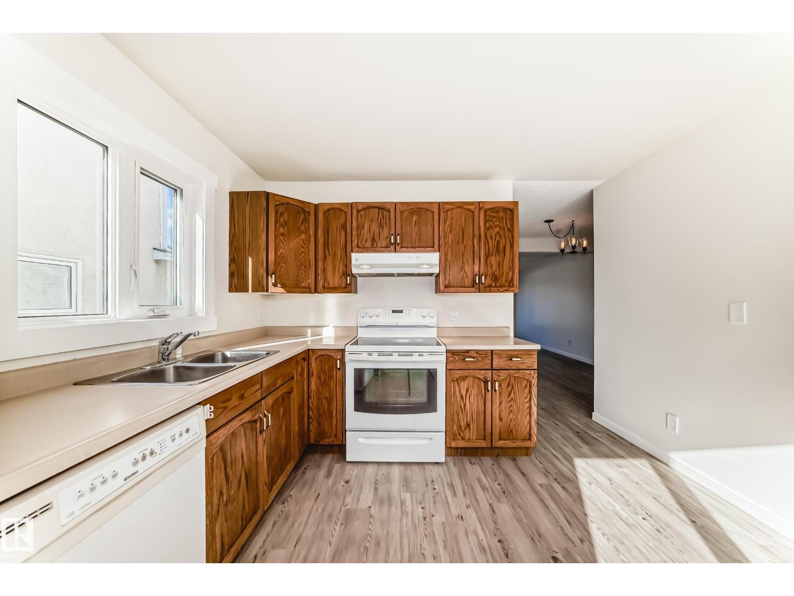 2017 108 St Nw, Edmonton, Alberta  T6J 5V4 - Photo 7 - E4463989