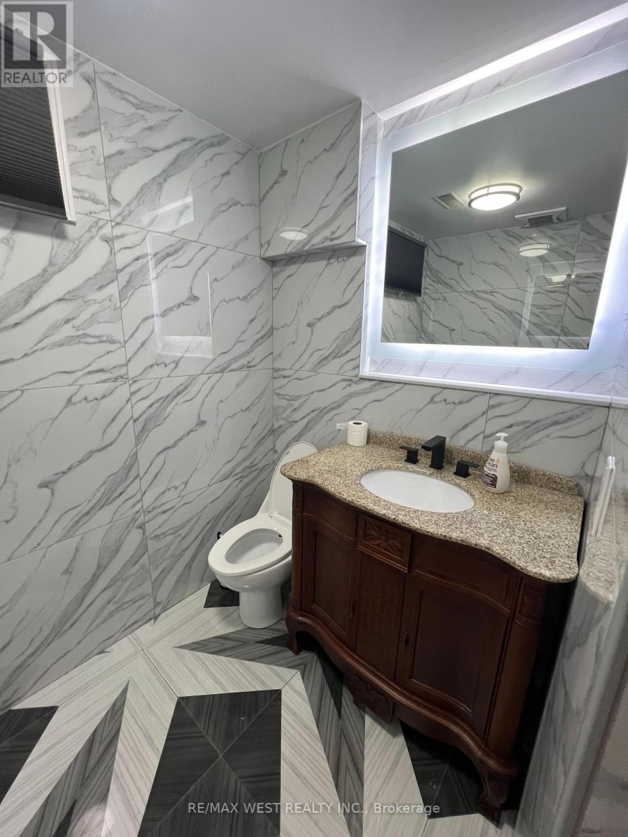 123 Carmen Crescent, Vaughan, Ontario  L4L 5P1 - Photo 9 - N12490198