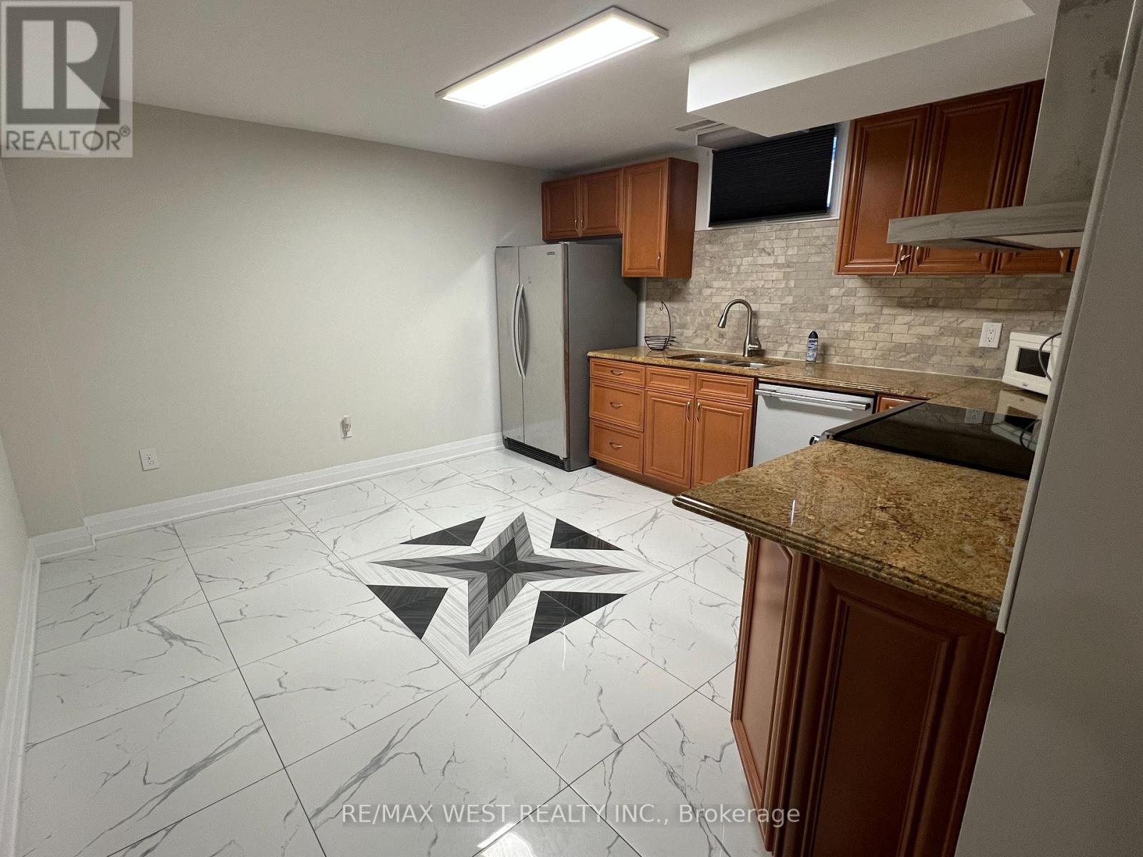 123 Carmen Crescent, Vaughan, Ontario  L4L 5P1 - Photo 7 - N12490198