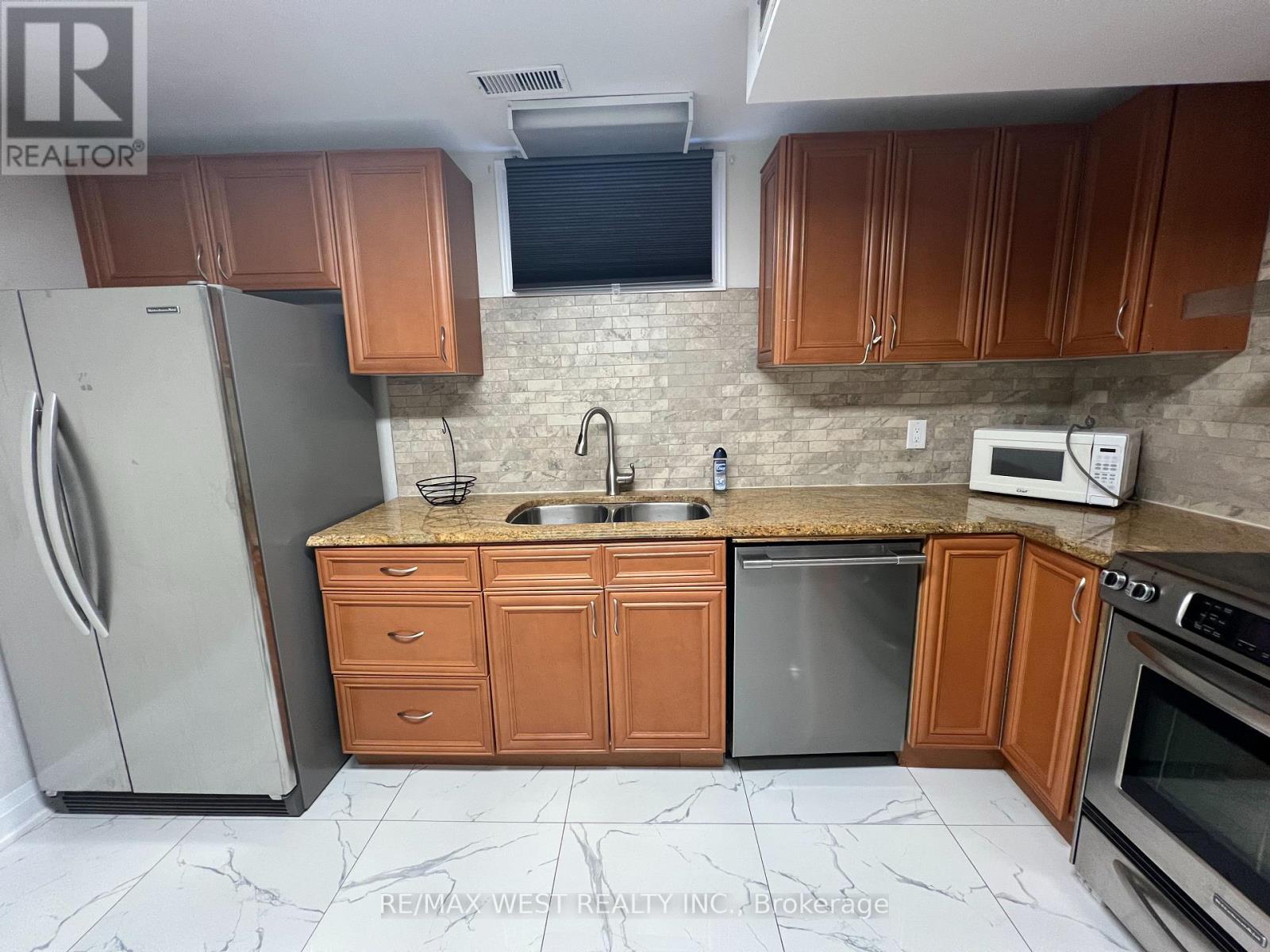 123 Carmen Crescent, Vaughan, Ontario  L4L 5P1 - Photo 8 - N12490198