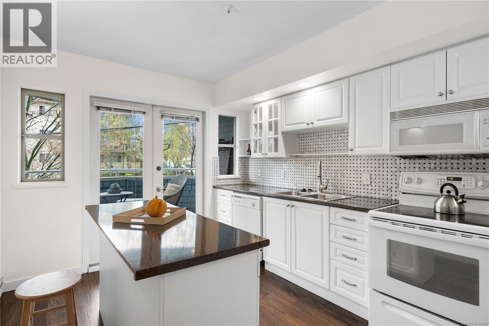 502 500 Stewart Ave, Nanaimo, British Columbia