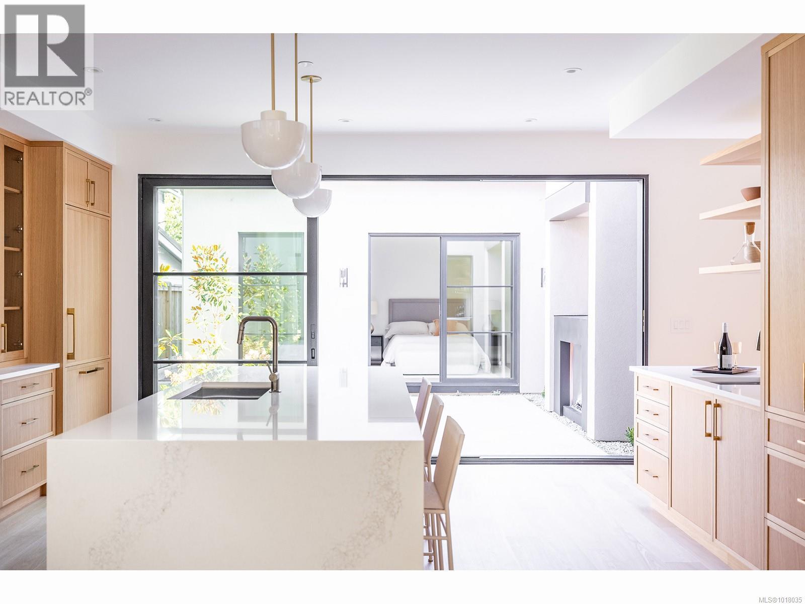 634 HEMLOCK St, Qualicum Beach, British Columbia