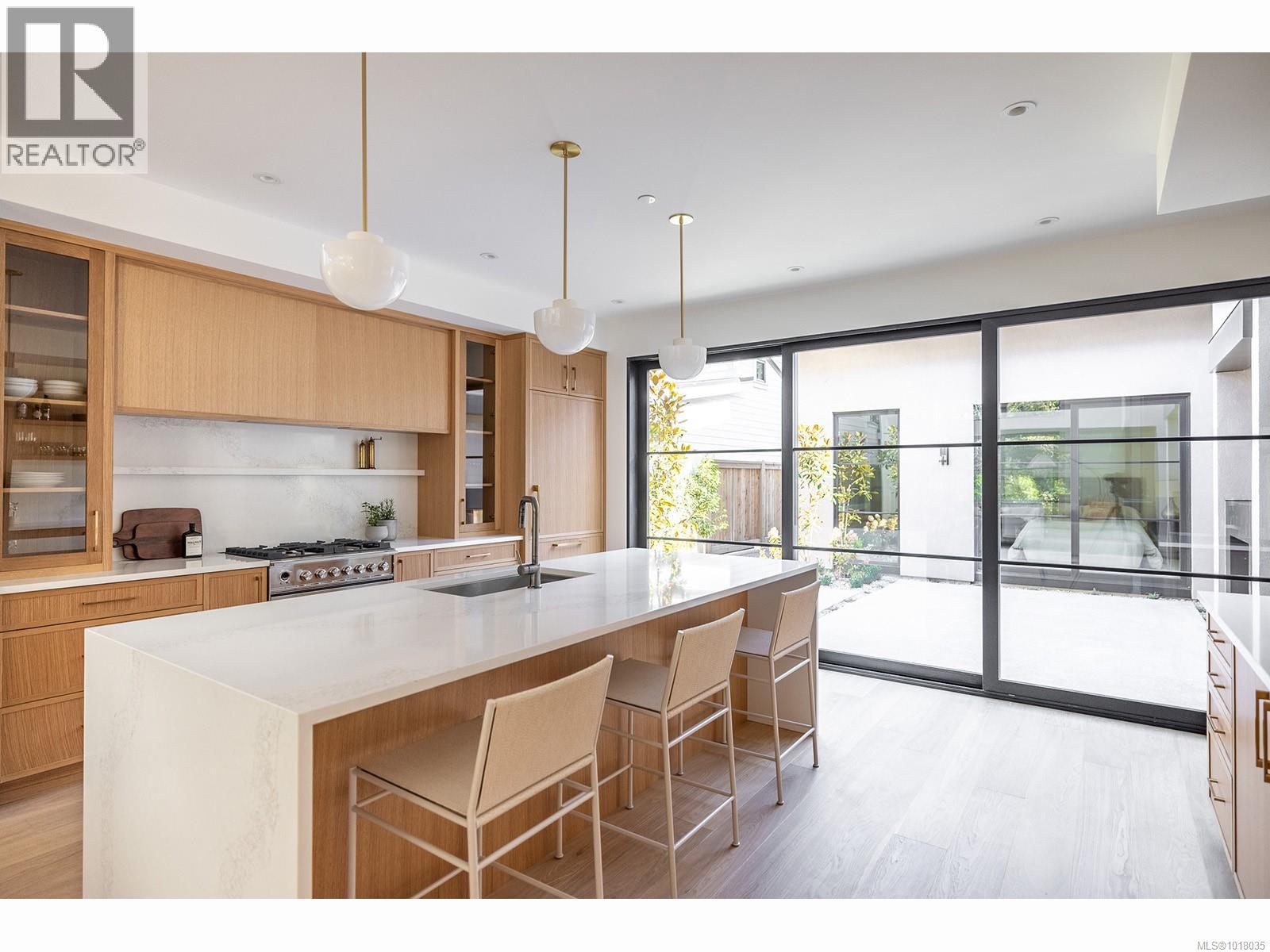 634 Hemlock St, Qualicum Beach, British Columbia  V9K 1H8 - Photo 12 - 1018035