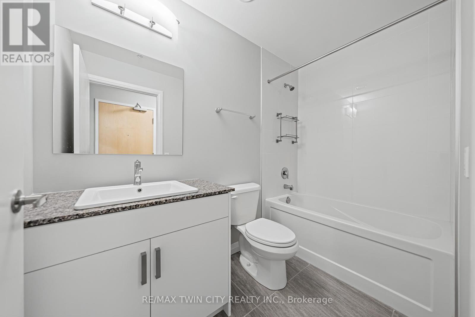 2407 - 60 Charles Street W, Kitchener, Ontario  N2G 0C9 - Photo 25 - X12380845