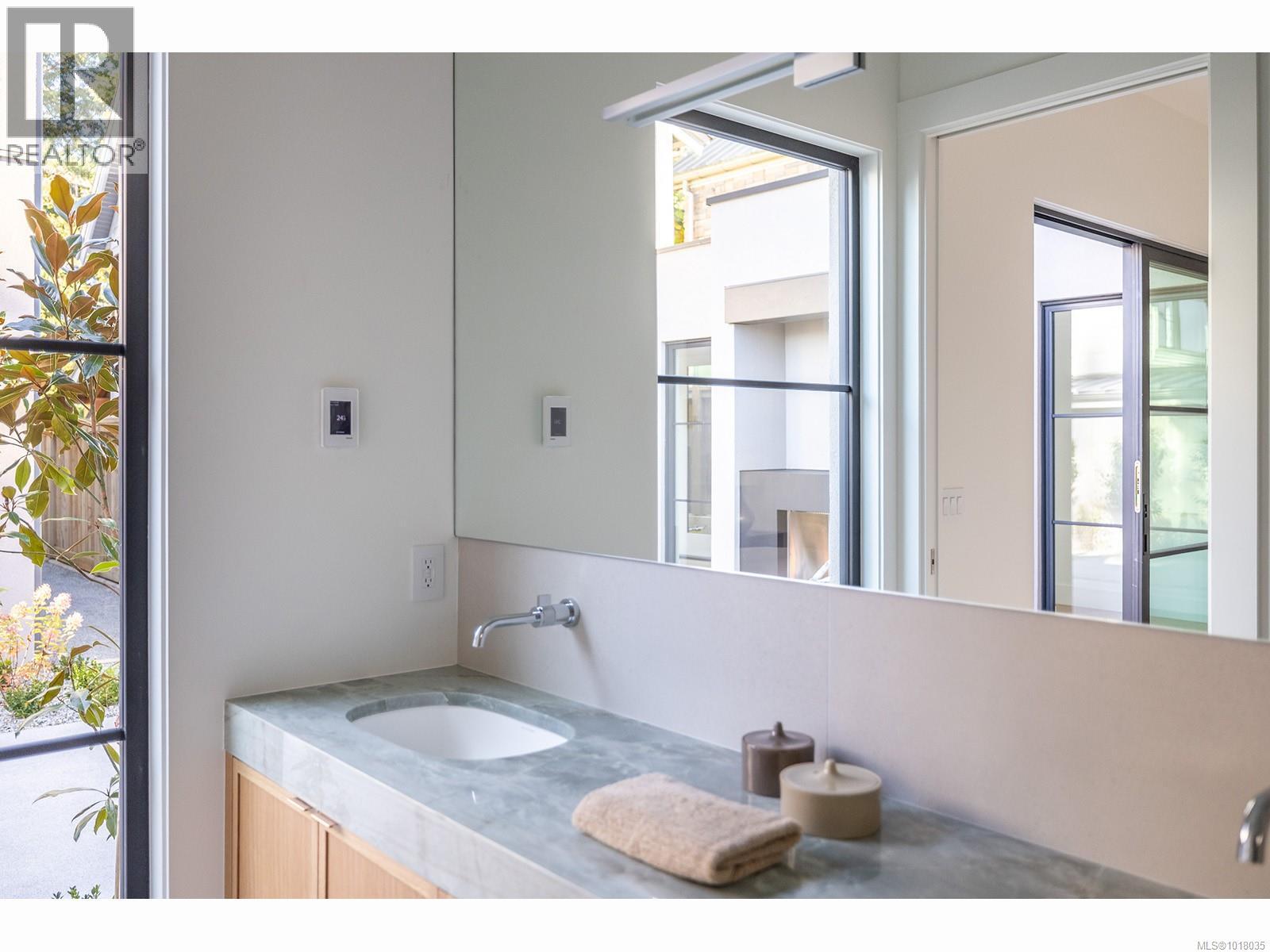 634 Hemlock St, Qualicum Beach, British Columbia  V9K 1H8 - Photo 40 - 1018035