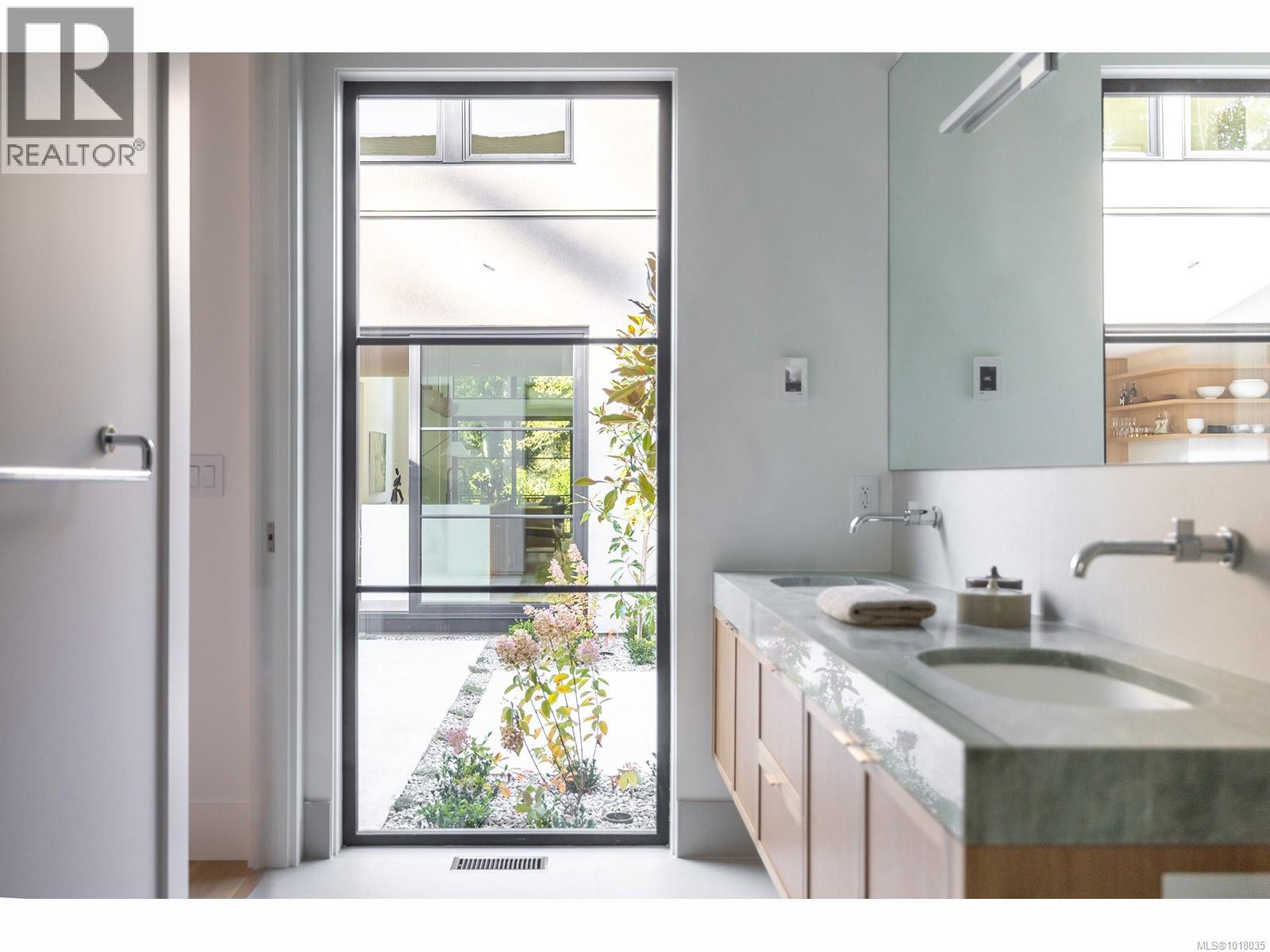 634 Hemlock St, Qualicum Beach, British Columbia  V9K 1H8 - Photo 39 - 1018035